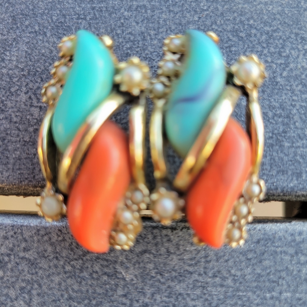 2 Pairs Vintage Clip-On Earrings ~ MCM ~ Floral ~ Pretty - Picture 5 of 15